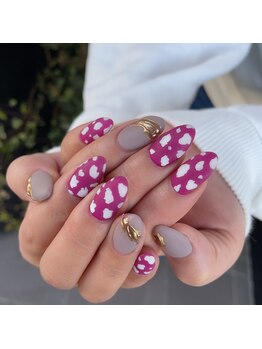 トータルサロン 白べぇーっ プラス/牛柄ネイル