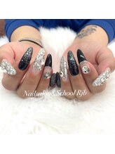 ネイルサロン アンド スクール アールジェイビー(Nailsalon&School Rjb)/シルバー×ブラックネイル