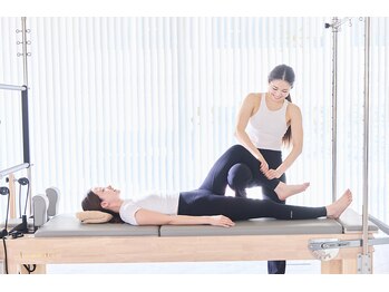 ラ ピラティス 岐阜店(La pilates)の写真/《整体師が監修》仕事や家事等で腰がつらい方へ。ピラティスで正しく伸ばして整え、疲れにくい身体へ◎