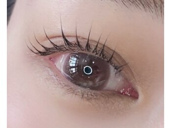 ジーニー(GeeNY)の写真/【加古川エリア/現役ヘアメイクが手掛ける”本気の似合わせ”】あなたらしさを活かした理想のお目元へ*