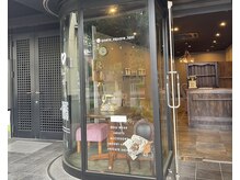 ラニ(Lani)の雰囲気（当店1階のガラス張りのお店です♪）