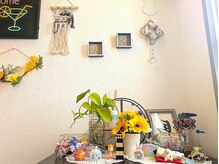 エステティックサロン＆A  【痩身・肩こり・リンパマッサージ・ヘッドスパ 】の雰囲気（季節に合わせた飾りつけでお迎えいたします！）