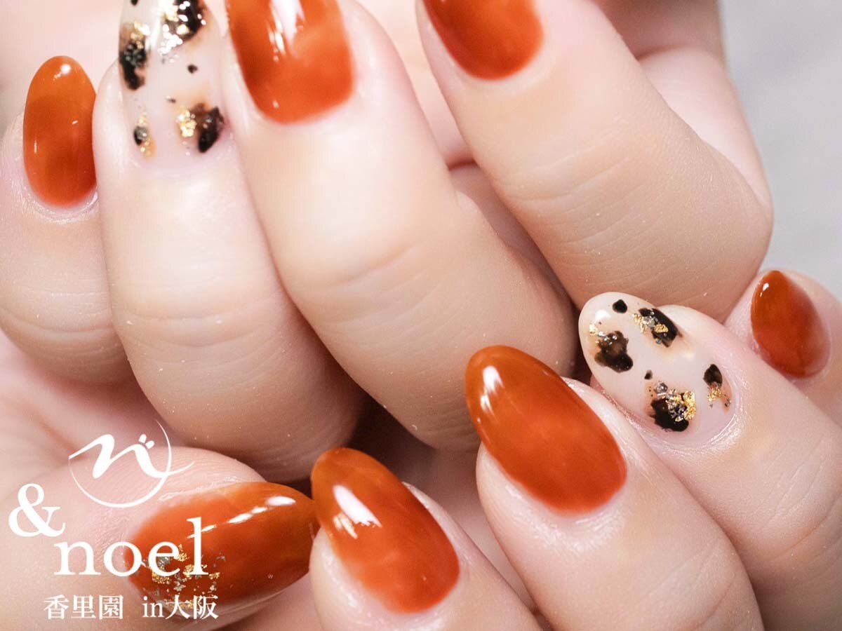 2025年-2026年冬トレンド】オレンジブラウンのネイルデザイン集｜人気