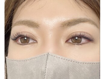 カラーズ(colors)の写真/豊富な種類から選べるエクステで理想の瞳へ！人気のLEDダブルフラットラッシュはもちが良いと評判♪