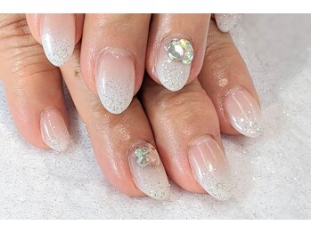 ネイルパキラ(nail pachira)/シンプル白グラデ