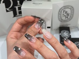 black gradation pixie nails
