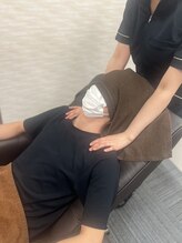 スペースデイ ラトブ店/リクライニングチェアで肩ほぐし