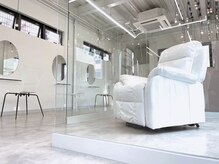 フウ アイ(fuh)/ガラスに囲まれた施術スペース♪