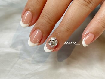 ネイルサロン イントゥ(into_)/フレンチ　ビジュー　シンプル