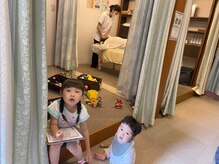 子育てママの整体サロン/施術中のお子様の様子