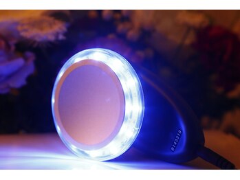 シェミー(CHEZ MEE)/SONICと3色LEDの同時施術が可能