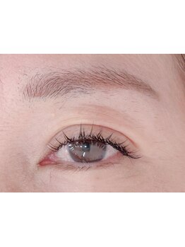 ナチュラル上品な目元にしたい