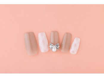 ヴァンネイル(VINGT NAIL nail&eye beauty)/白×ベージュ アーガイルネイル