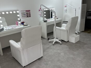 エクシアホワイトニング 津駅前店の写真/リピーター様から愛される人気サロンで、あなたのお悩みを解決します！上品で美しい口元へ☆