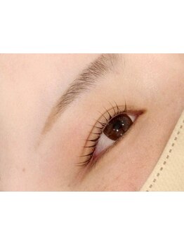 ナチュラル上品な目元にしたい