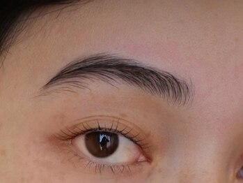 スタジオ ビープラス(STUDIO Bee+)の写真/こなれ感、センスある大人を引き立てるナチュラル眉毛。