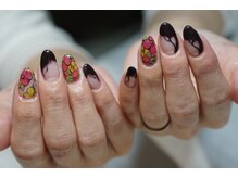 オズ ネイルアンドアイ(OZ NAIL&EYE)/変形フレンチ×フラワー