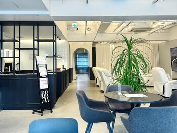 マリベル 表参道 外苑前(MARIBEL)の写真/【美肌フェイシャルWAX(アイブロウWAX込)】気になる産毛や古い角質をケアするので、お肌のトーンUPに◎