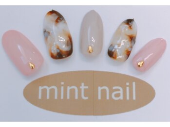 ネイルアンドアイ ミント(nail＆eye mint)/白ベースべっ甲ネイル