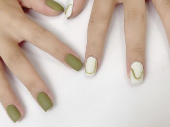 カラーズ(colors.)/カーキ×マット×うねうねアート