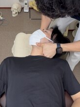 ニューカイロプラクティック カネヨシ/頚椎矯正の様子