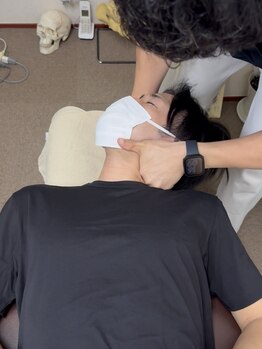 ニューカイロプラクティック カネヨシ/頚椎矯正の様子