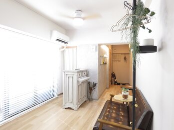 アイタス 木場店(aitas)/白を基調とした清潔感のある店内