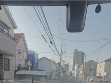 ラグ(LUXU)/ピンクの建物を通過