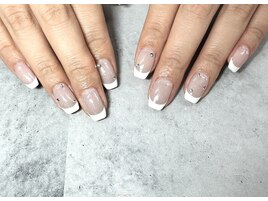 キラキラフレンチネイル