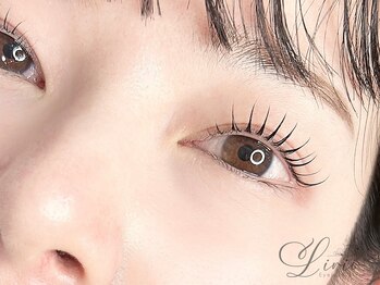 アイラッシュ リリオ(Lirio)の写真/お客様のまつげ1本1本の状態に合わせて、ロッドやマツエクの太さの調節をしているので理想のお目元が叶う♪