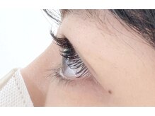 エムドット(M.)/カールの強めデザイン