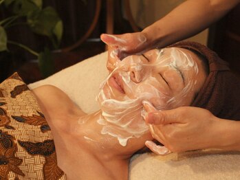 癒処 紬(tumugi)の写真/【肌質改善】毛穴・くすみ・乾燥も徹底ケア◎心ほどける贅沢フェイシャルで、輝くツヤ肌と極上の癒やしを。