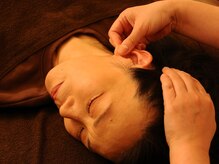 ヒュプノス(Hypnos)の雰囲気（耳の凝りによって側頭部周辺もガチガチに。しっかりほぐします）