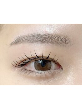 ナチュラル上品な目元にしたい