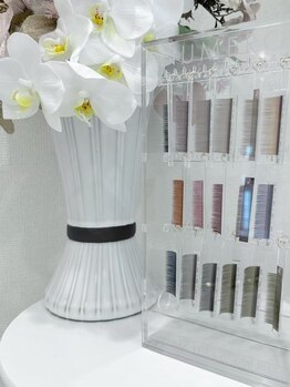 ロージィ(Rosy)の写真/カラーエクステで抜け感ある外国人風目元に★フラットラッシュ/バインドロック/パリエクなど豊富にご用意◎