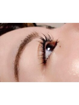 ナチュラル上品な目元にしたい