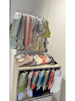 レヴィア(REVIA)/ピラティスソックスも販売中♪