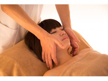 ビュースタイル川西/3.顔の骨のズレを整えていきます