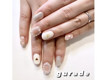 ベージュ×白×ラメ×パーツ