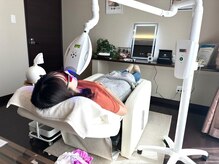 セルフダック 宮城角田店(SELFDUCK)/20代お客様ホワイトニングの様子