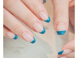 くすみカラーのフレンチネイル