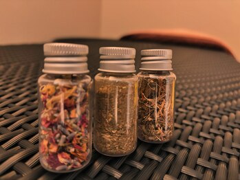 エクル(ecru)/ハマム浴に使用するハーブ