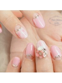 逆フレンチネイルとビジュー盛り