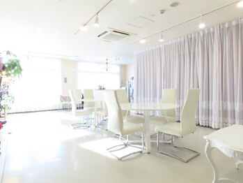 サロン カピリナ(salon Kapilina)/3.【サロン内】