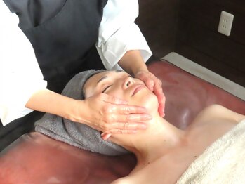 トゥルヌソルボーテ(Tournesol Beaut’e)の写真/生コラーゲンでハリツヤUP。お肌のお悩みに合わせて選べるケアをご提案！シミしわ改善・たるみ改善も◎