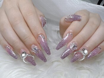 ハナローズネイル 新宿店(Hana Rose Nail)の写真/ロングネイルも対応可能！XL～5XLまで◎ゴテゴテデザインもパーツ1000種以上で推し活にもぴったり♪