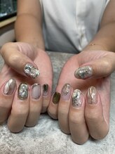 チアフル ネイルアンドアイラッシュ(cheerful)/グリーンのニュアンスフラワー