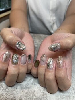 チアフル ネイルアンドアイラッシュ(cheerful)/グリーンのニュアンスフラワー