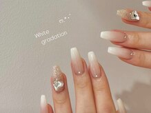 ランド ネイル 博多(LAND)/ホワイト　グラデーション♪