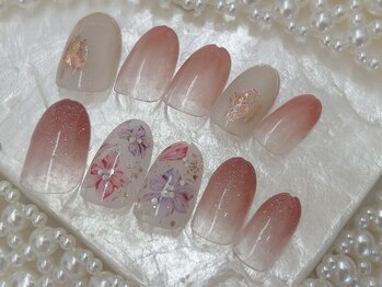 ネイルサロン アンド スクール アールジェイビー(Nailsalon&School Rjb)の写真/【パラジェル認定サロン】フットと同時施術も大人気！半個室で自爪を削らず健康的に育てる丁寧ケア＆施術！